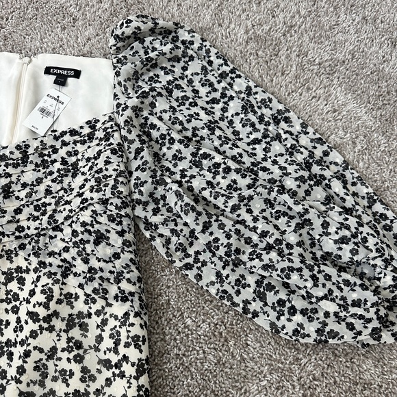 Express Balloon Sleeve Blouse - Picture 9 of 15